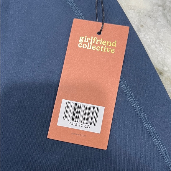 Women's girlfriend collective Navy Blue Shorts - Picture 2 of 3